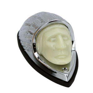 ORNAMENTO ILLUMINABILE DA PARAFANGO CON TESTA D'INDIANO