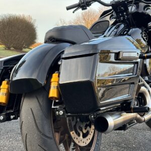Borse rigide nere incise vivide per Harley® Touring '14-'23
